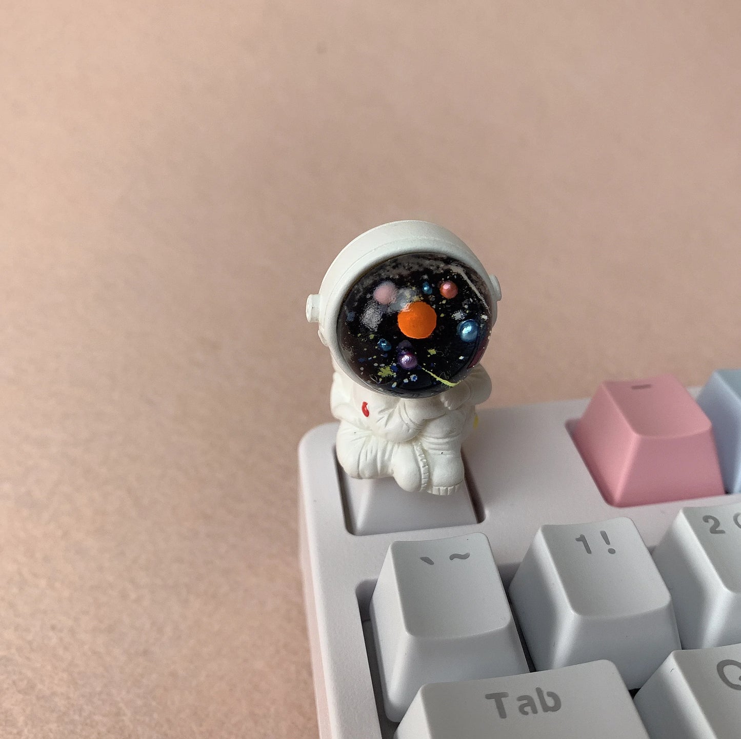 Original Personalized Creative Keycap Space Rabbit 3D Cute Customized R4 Cross Axis for Girls Mechanical Keyboard artisan Cap